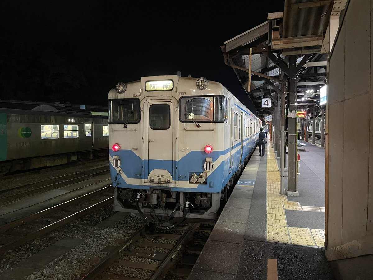 chihiro__kun's tweet photo. 最終ランナー徳島駅2030発阿南行き581D牟岐線下りはキハでした。

#JR四国
#牟岐線
#徳島駅
#キハ47系 https://t.co/Wf2PH8KSHU