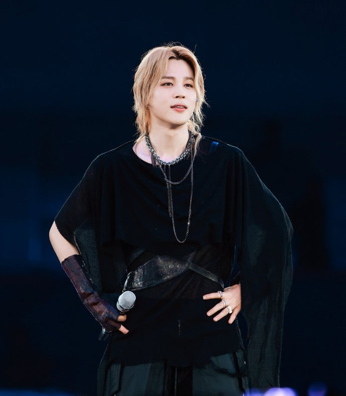 chartradar_'s tweet photo. Solo artists with the most engagements across social media platforms yesterday:

1. Jungkook — 2.5M
2. Jimin — 2.3M
3. Zara Larsson — 2.2M
4. V — 300K

They have been trending since last weekend, even without releasing any new music. https://t.co/cVdIUY40wJ