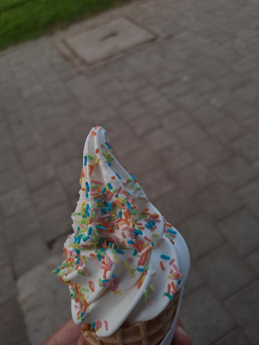 ayaa_Idri's tweet photo. An ice-cream before work !! https://t.co/r0WH6WLOJg