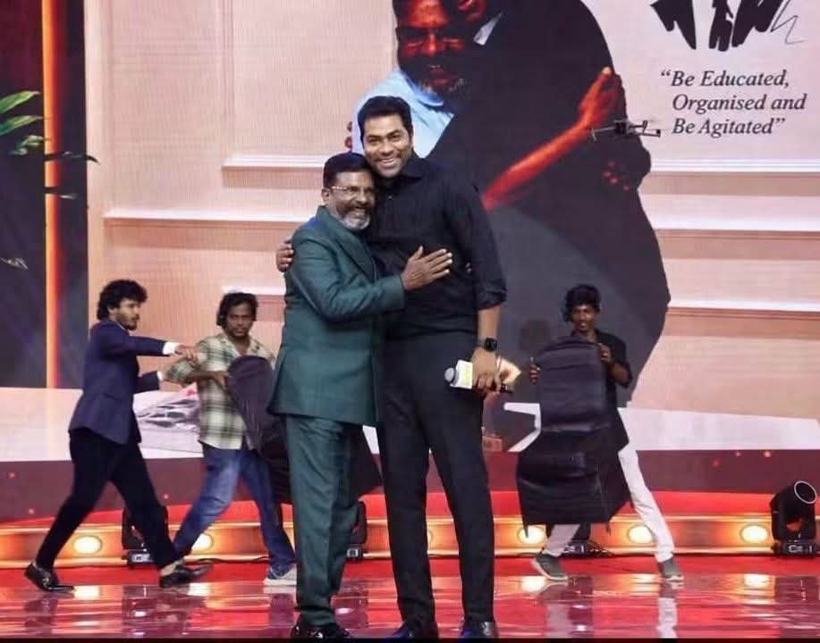 AKSELVAMDMK1's tweet photo. விசிக + ஆதவ் = ஆசிக அணி..

விசிக வ மொத்தமா அழிச்சு விசிக ஓட்டெல்லாம் விஜய் க்கு வாங்கி குடுத்து விசிக தலைவர ஒத்தையில நிப்பாட்ட போறாங்க... https://t.co/4KvJvVujn5