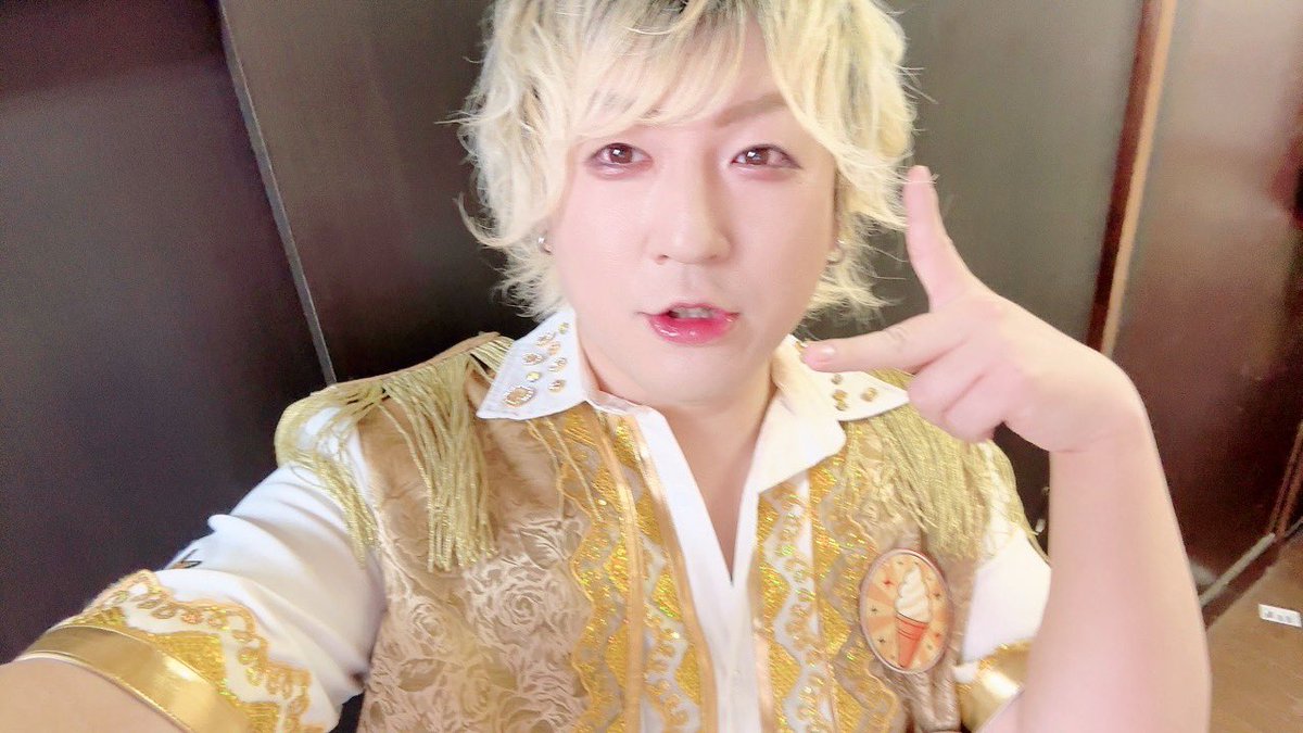 Yoshiking_1116's tweet photo. 名古屋主催ライブありがとでした🙇🏼‍♂️
一日楽しかったー！
久しぶりの60分ライブも楽しく
まだまだ色んな曲でやりたいね！

みんなの感想もまた聞かせてね👌
またやりましょ！

シルバーウィーク折り返し！
明日はバウムクーヘン博覧会です！
松坂屋名古屋店さんで待ってます😌

#甘党の輪
#甘党男子 https://t.co/CffgOIEDV5