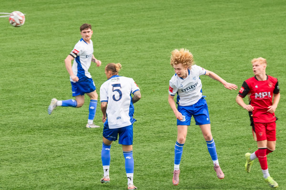 GomboczSteve's tweet photo. Further photos of players taken during the game Bury v Workington AFC on the 19/9/26. The team worked hard and kept positive. @buryfcofficial #bfc140 #shaker
#BuryFC #PartOfit @whitebluearmy https://t.co/OvWpQKSUat