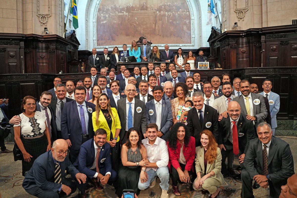 Liberalnani's tweet photo. @Vitorprado21 @itxdan13 Metade desses citados votaram em Barcella como presidente da Alerj https://t.co/B1oJtNhNDF