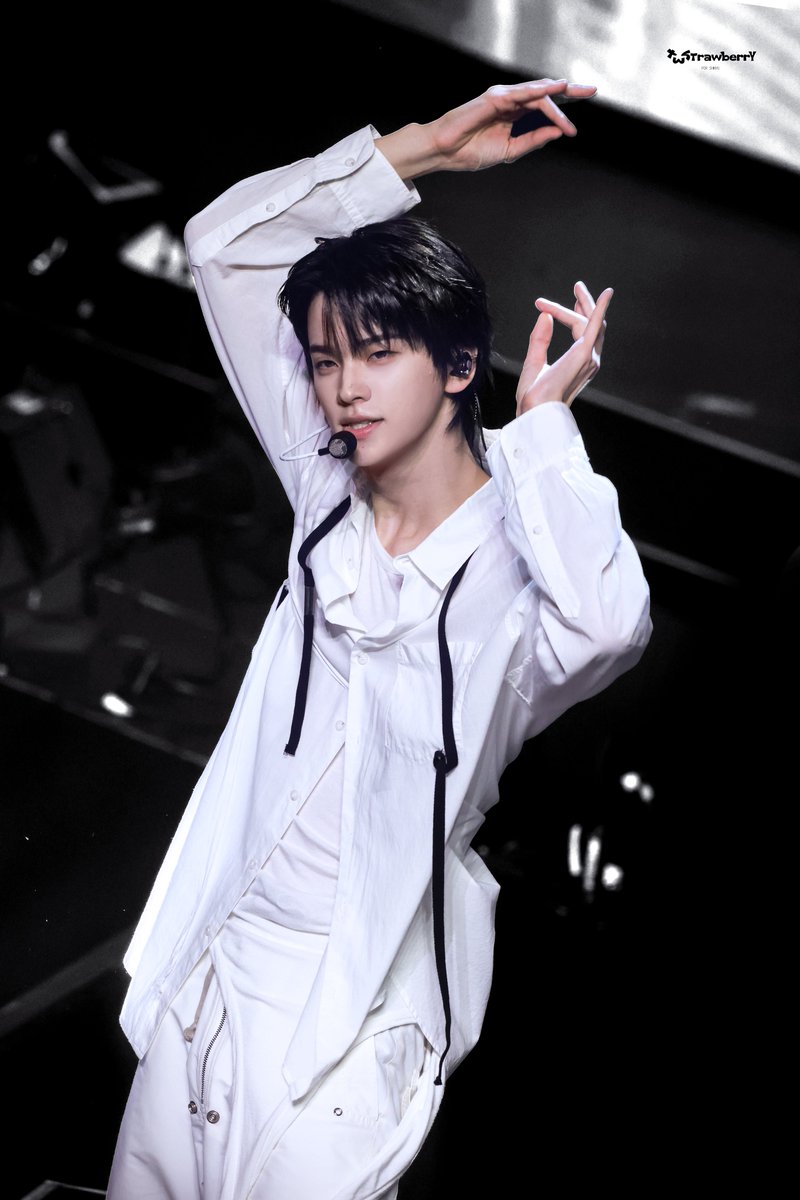 TWStrawberrYu's tweet photo. 🖤🤍

#신유 #SHINYU #シニュ 
#투어스 #TWS https://t.co/HsZfYYTANP