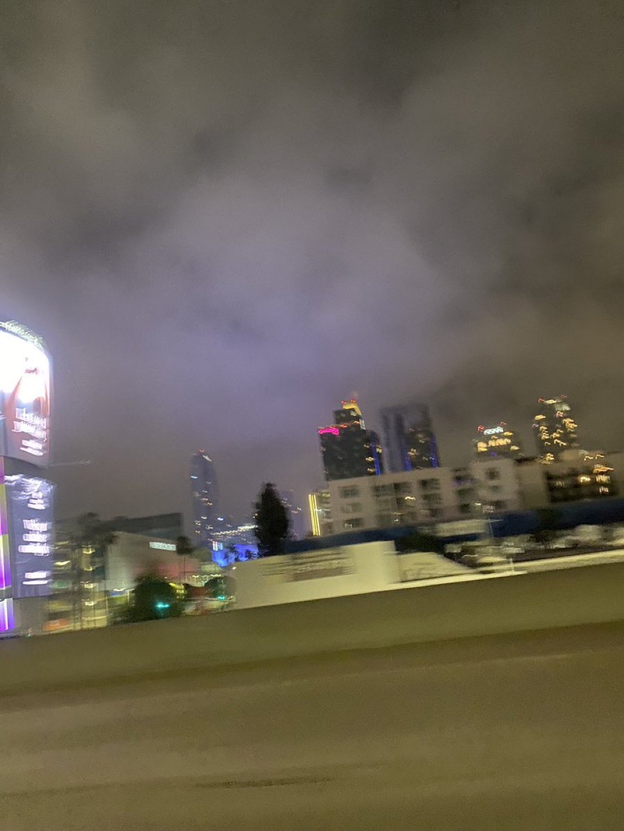 reaasecxy's tweet photo. Anyone tryna meetup rn #la https://t.co/MdpnBVUWwu