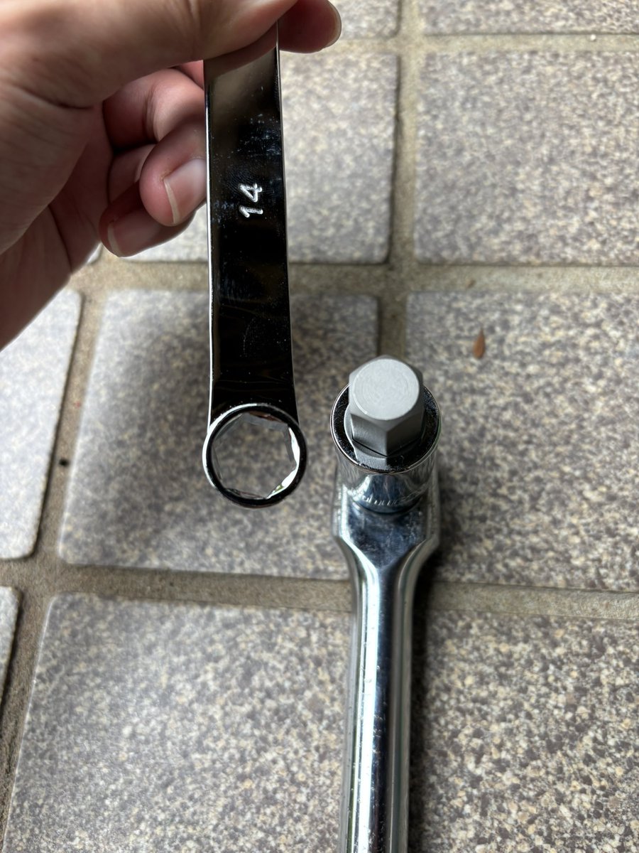sakuya7707's tweet photo. 17-14のめがねレンチと14mmヘックスのソケット買ってきた
これをスピンナーと組み合わせればベルトテンショナーのボルトも取れるはず https://t.co/lLzypzSaqC