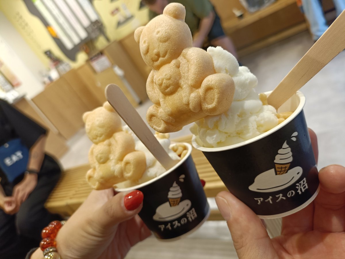 CyanStorm_07's tweet photo. 浅草で変わり種を食べ歩き🍡
七味もなかアイスは甘いのにしっかり辛くてビックリ🌶️
くらげアイスとどぶろくアイスも食べましたw
天ぷらチップスは目の前で天ぷらをプレスしてくれます🍤 https://t.co/pSoWaw98r3