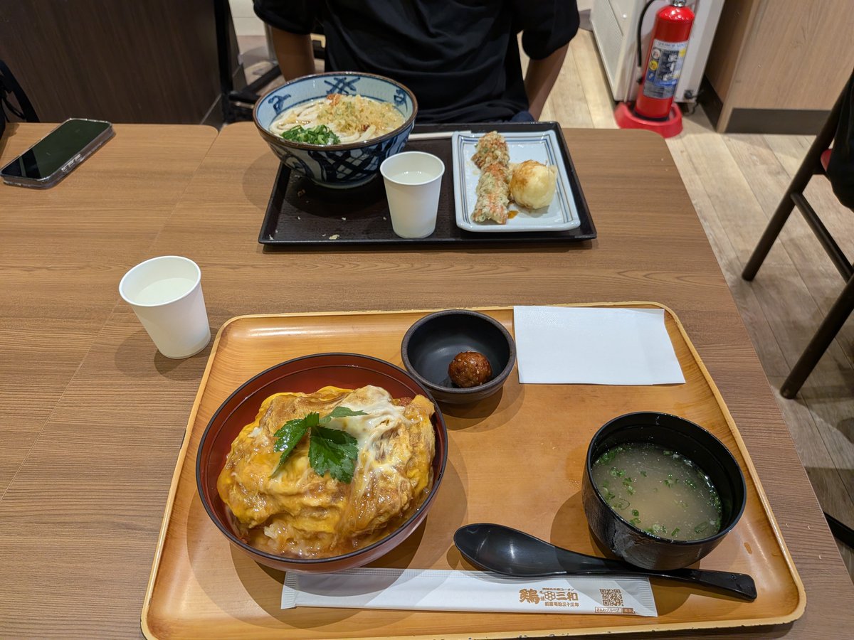 m2k0s's tweet photo. おじいさんとご飯食べた
@jiisanganbaru 
全然違うもの食べてて面白い🤣 
おいしかった！ https://t.co/kEN76PYEDZ