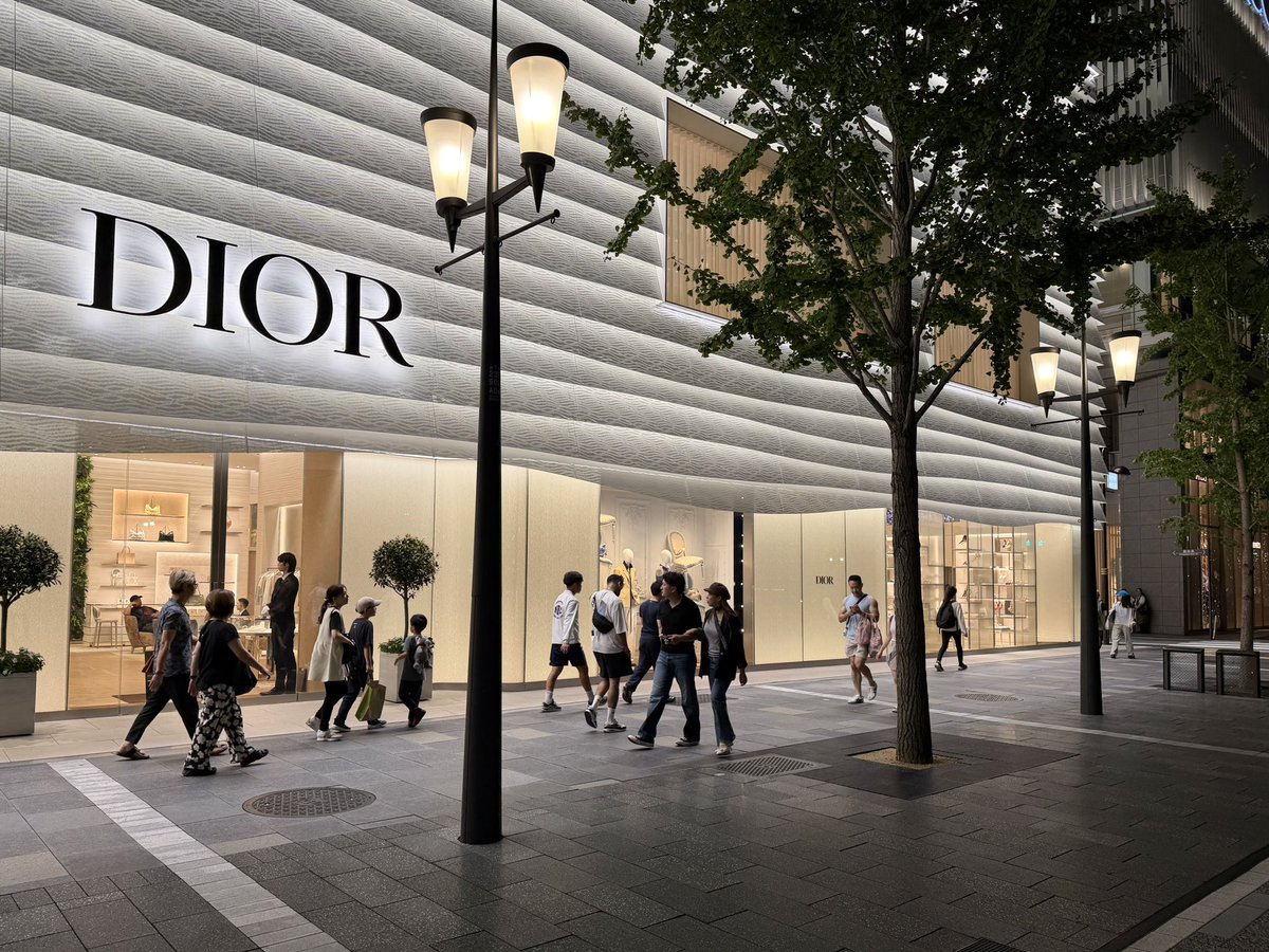 Tokyo_Scapes's tweet photo. 夜の心斎橋ええなぁ
銀座とはまた違う魅力を感じる https://t.co/sHaxdoNXsP