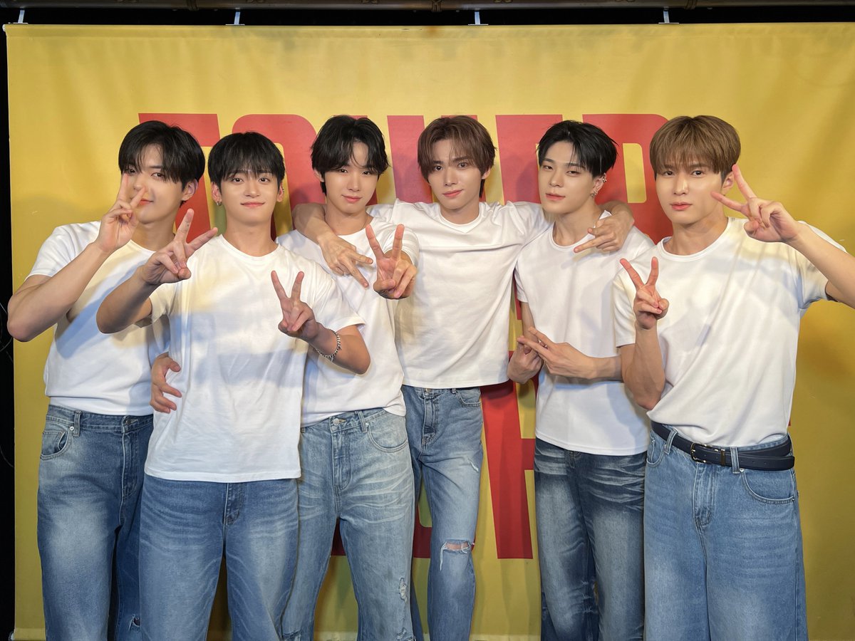 whib_official's tweet photo. [📸]
260921 TOWER RECORDS SHIBUYA 이벤트

#WHIB #휘브
#CHERRYPIE #WHIB_CHERRYPIE https://t.co/4EUkqL7zYF