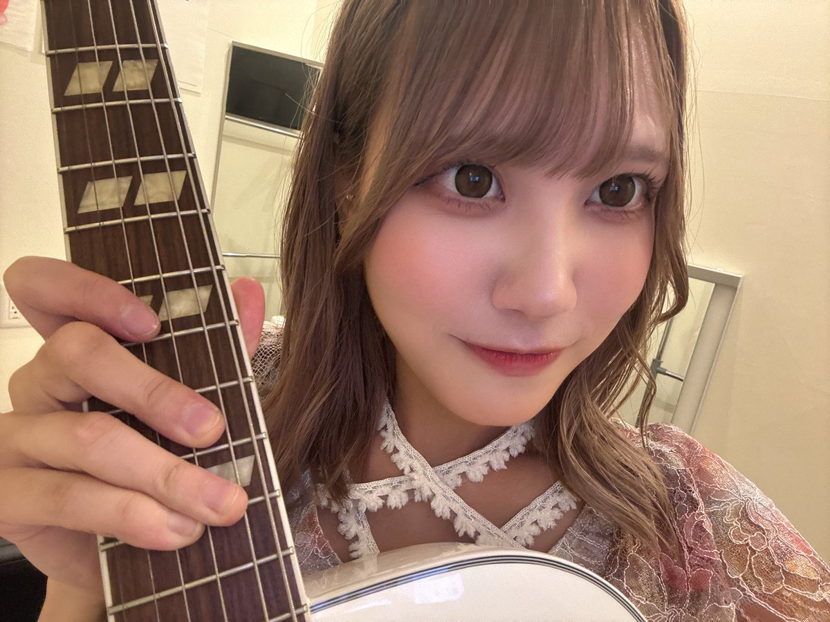 RIYO_kidsbowl's tweet photo. 【space-R】ありがとうございました！

⊹⁺‧  𝐒𝐄𝐓 𝐋𝐈𝐒𝐓 ‧⁺ ⊹
1.ふりかけ
2.熟り
3.祈り
4.ひつもう
5.四季
6.一雨
7.みかん

オリジナル曲は春夏秋冬をそれぞれをイメージして作った曲です！祈りは初披露でした！
雨だから一雨も披露したよ☂️
雨の中きてくれてありがとう♪ https://t.co/pUi9H81eu0