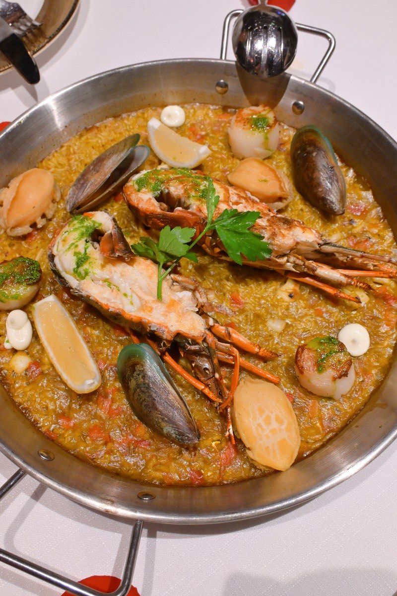 HyunTopiwnty's tweet photo. Nochebuena especial! Paella de marisco con gambas, mejillones y un toque de azafrán. Felices fiestas!， https://t.co/epmytenqQF
