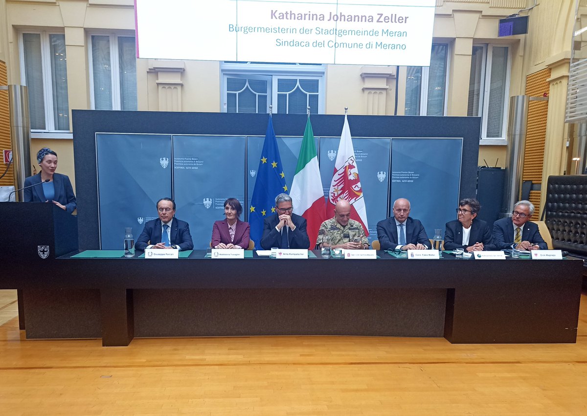 segredifesa's tweet photo. Siglato Atto di permuta tra #SEGREDIFESA #GENIODIFE, P.A. #Bolzano e @agenziademanio, per la riqualificazione della Caserma "Rossi" dell'@Esercito in Merano. Prosegue la valorizzazione delle infrastrutture della #Difesa, nel rispetto della sostenibilità energetica e ambientale. https://t.co/V778X0AXqv