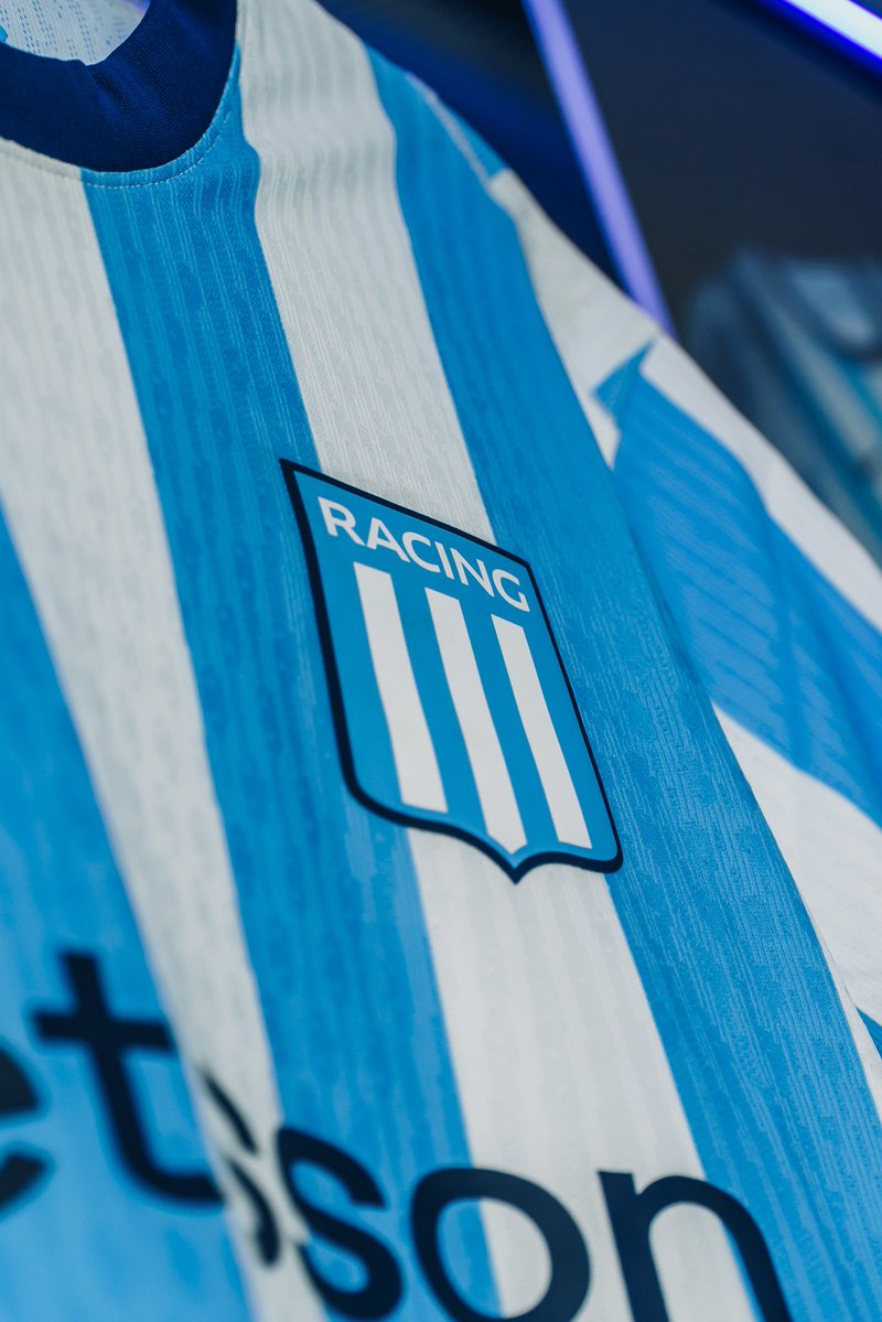 LocademiaRacing's tweet photo. Distinto a los demás. En todo. https://t.co/CK0Onk7Pc5