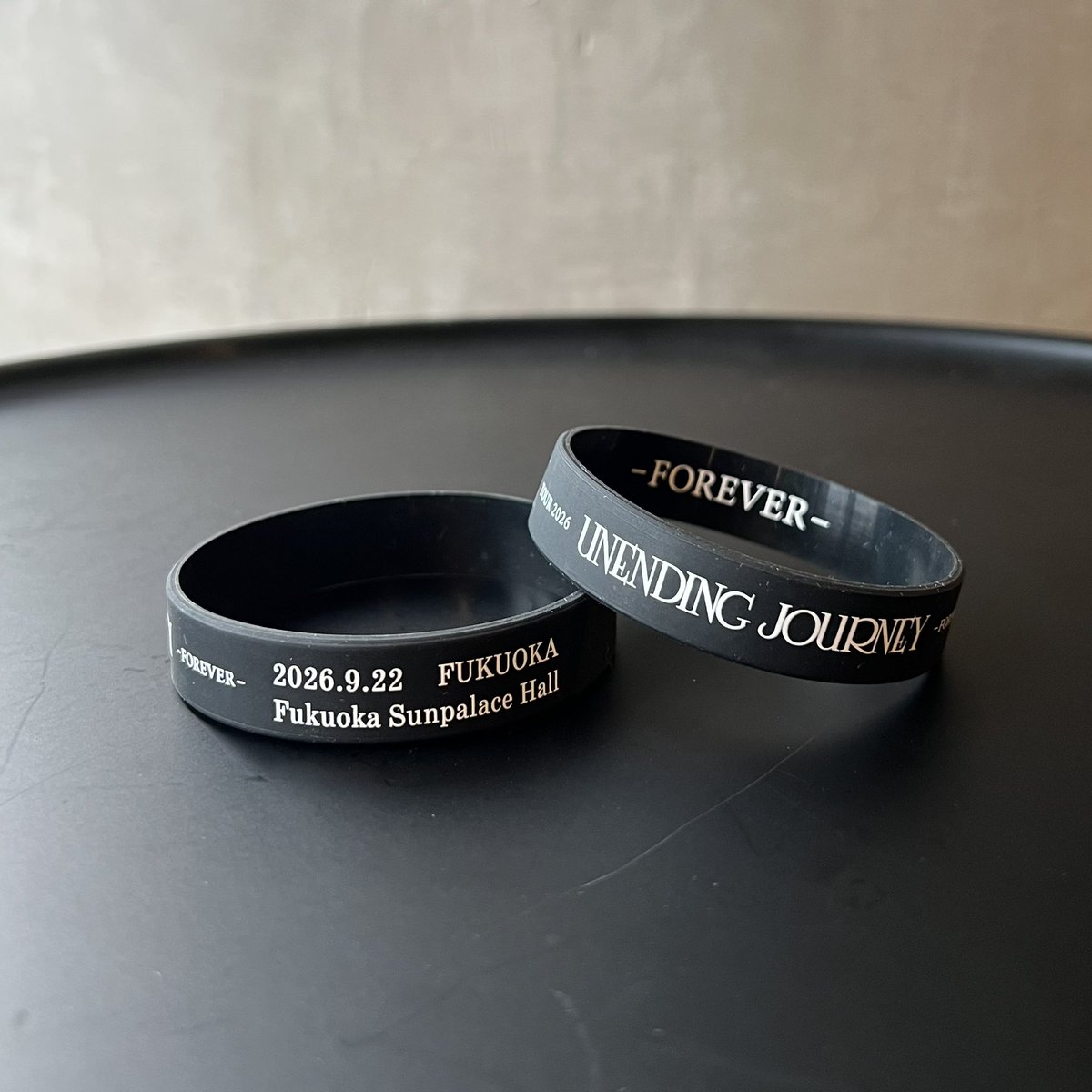 LUNASEA_GOODS's tweet photo. 【グッズ情報📢】UNENDING JOURNEY -FOREVER-  

🌙明日は福岡公演DAY1！🌕🕊

9月22日(火祝)福岡サンパレスホテル＆ホール
開場17:00｜開演 18:00
SLAVEシート 14:00　一般 14:30

📍ビッグTシャツ_FOREVERの会場販売もございます。

📍会場限定シリコンブレスもご用意しています！
●ブラックです。
 
詳細はこちら✨
https://t.co/eKUjC2GGAc