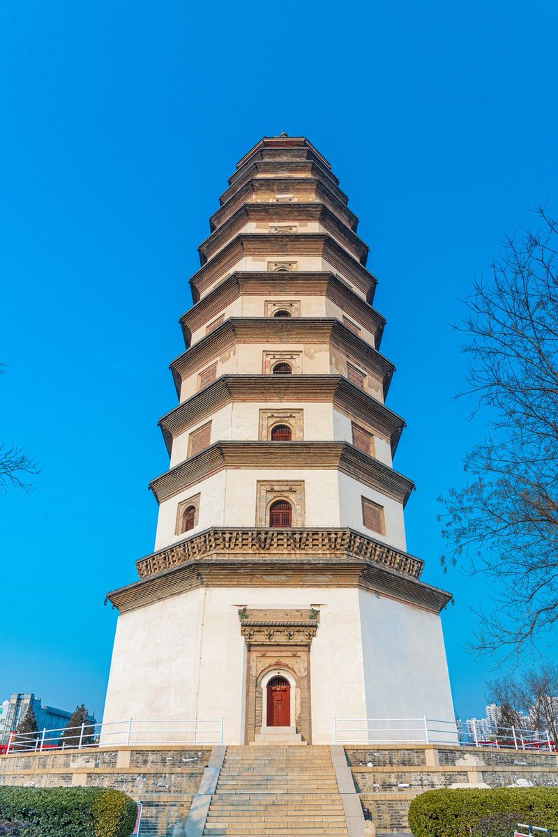 ukey705's tweet photo. Completed in 1055, this tallest ancient brick tower served both worship and military watch.@ancient architecture https://t.co/vSvJe9GRtV