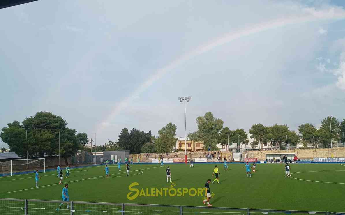 SalentoSport's tweet photo. ECCELLENZA – Sorrisi solo per il Racale, Ugento protesta: magro il bottino per le leccesi. I tabellini della 5ª https://t.co/AKs2BPKpVJ #ECCELLENZA #SalentoSport #Calcio #Racale #Ugento https://t.co/8yFpF2UW1A