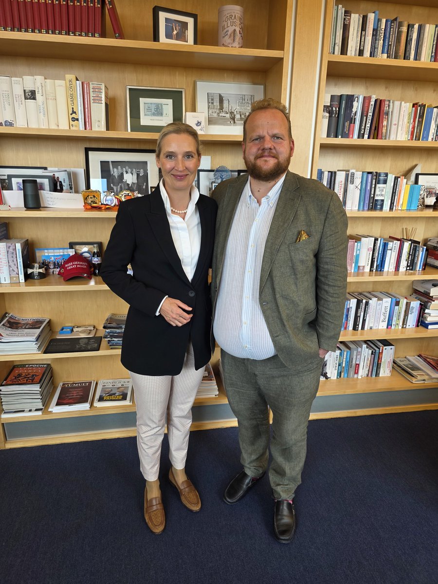 twittschler's tweet photo. Läuft bei uns! @Alice_Weidel https://t.co/84jE4eg65x