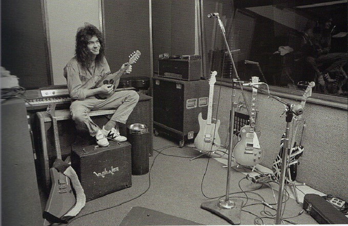 TheExtremeMusi1's tweet photo. Eddie Van Halen in the studio, 1980 https://t.co/2QwdFgXKff