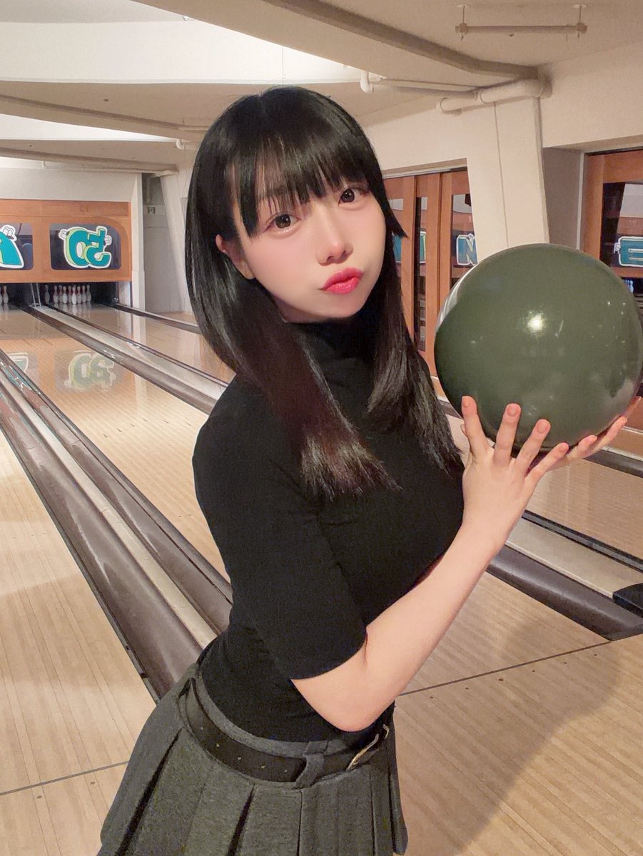 ranaqura_sana's tweet photo. 二人でボウリングデートしよ？♡ https://t.co/X8CYZx1jfq