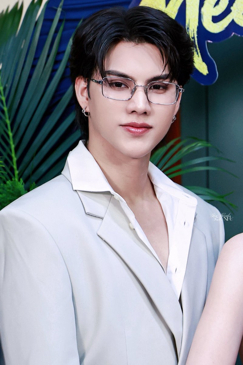 StarNebulaFort's tweet photo. สูทสีขาวเข้ากับFort มาก เหมือนสุภาพบุรุษในเรื่องนิยาย

FORT X CHONGQING MEETS BKK

#ChinaThailandCulturalExchange2026xFort
#FortFTS #ComeFortZon #BabyFeat  @fort_fts https://t.co/NNJvkejfxC