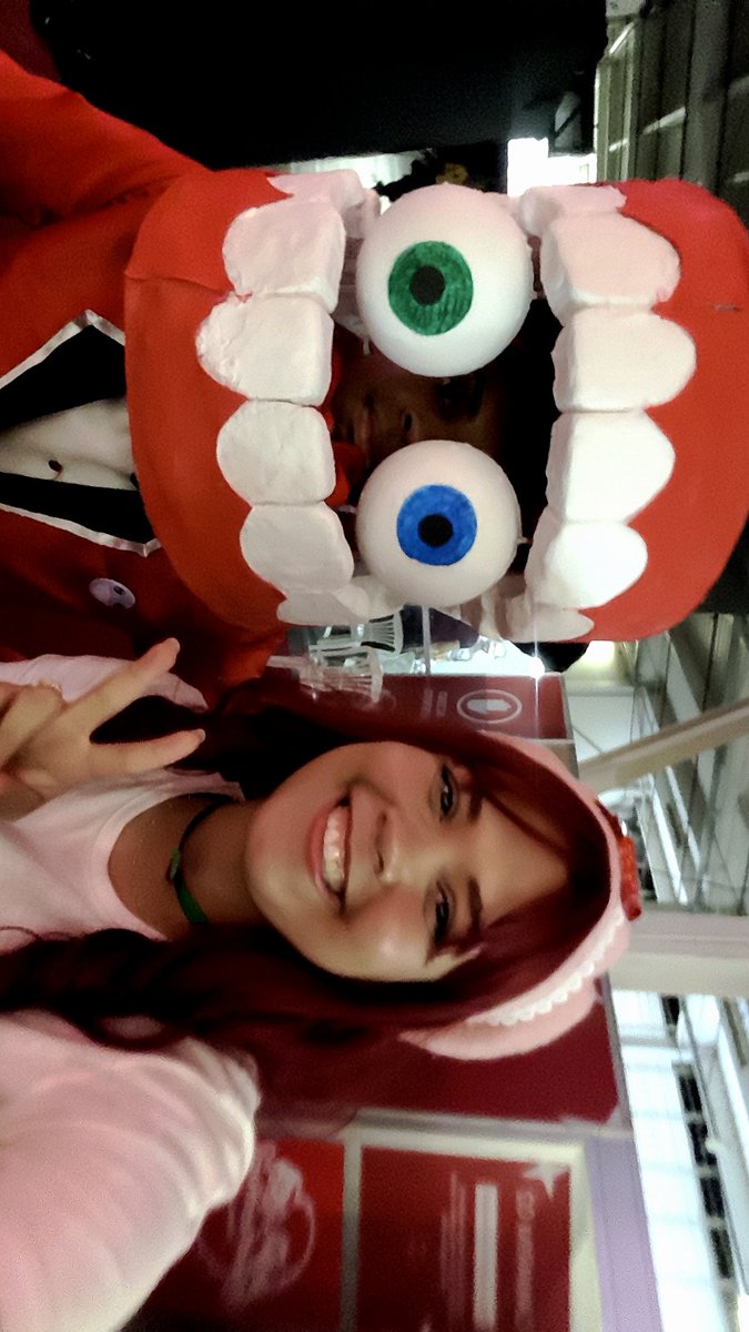 Dassa_Vitoria's tweet photo. NÊSSA, NÊSSA, NÊSSA!! ONTEM FOI O EVENTO DO NIPO FESTIVAL!!!!
E FOMOS DA TURMA DA MORANGUINHO!! Céus, foi tão divertido KSKSKSKKS Eu amei!!! Tirei foto com um monte de pessoas, e um monte de pessoas tiraram com a gente!! 
Foi a primeira vez, estou tão feliz de ter vivido isso!! https://t.co/GpSA96Ro9E
