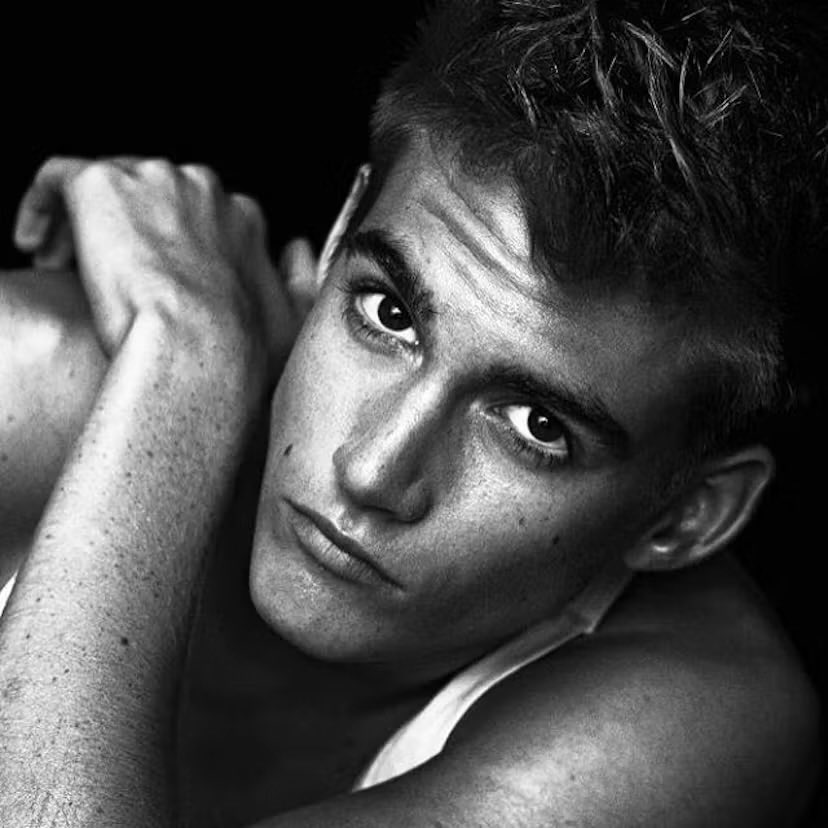 Styledbyvlopez's tweet photo. Respect to Presley Gerber for speaking openly about his battle with depression and mental health. In a world of curated perfection, his honesty helps break the stigma. Vulnerability is strength. 🤍 #MentalHealthAwareness https://t.co/5f5sdljidi