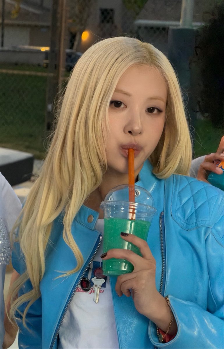 pourlesjolies's tweet photo. rosé https://t.co/ICyJQOiWP3