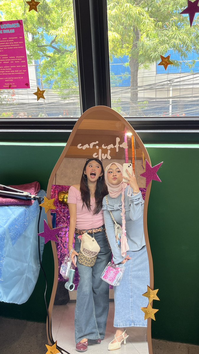 craviteenz's tweet photo. in my element!๐๐ฅฃ๐๐๐
really love my makeup looks & fits for #myryulgweh #centryul event yesterday โก___โก https://t.co/kPH8LP76a2
