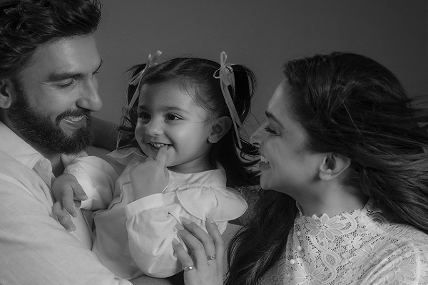 oh_women's tweet photo. Deepika Padukone and Ranveer Singh welcome baby girl number two
https://t.co/lTa4BsCkNs
#Celebs @RanveerOfficial @deepikapadukone #MotherhoodANDParenting #secondchild #babygirl @kritisanon @shreyaghoshal #BollywoodCouple #DeepikaRanveerBaby #CelebrityFamily @oh_women https://t.co/DjPmOLVvxo