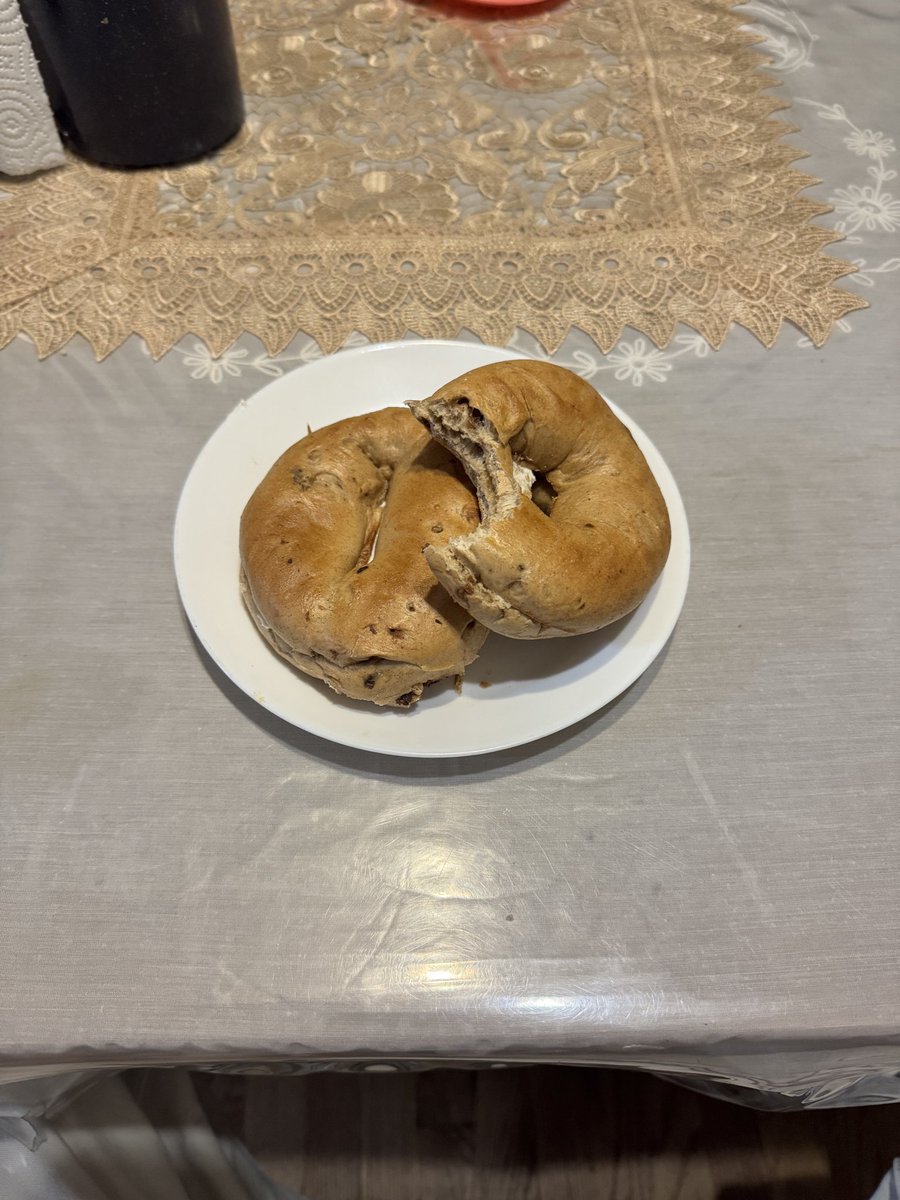 tchrinos's tweet photo. not so good morning #bagels https://t.co/W4lLbzoGDd