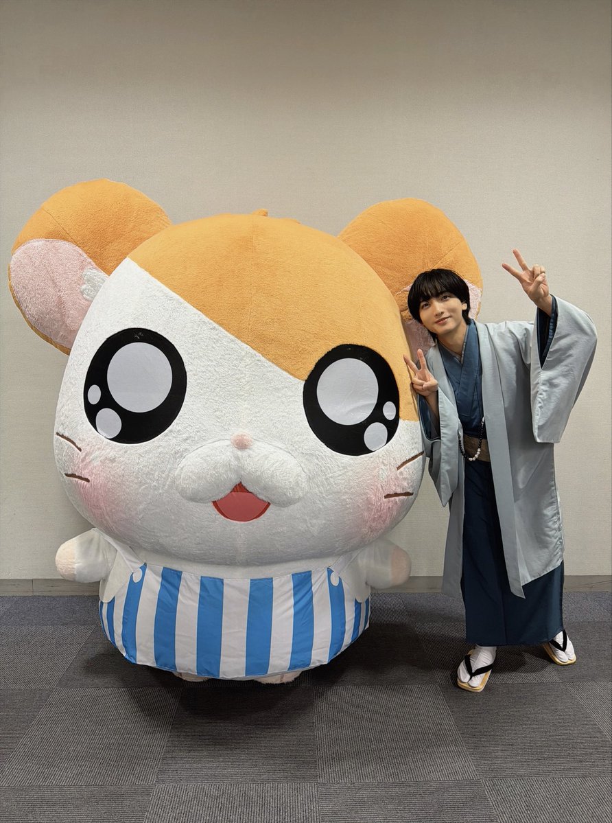 Chichichiakik's tweet photo. とっとこハム太郎さんと撮っていただきました。 https://t.co/nylq8nqWta