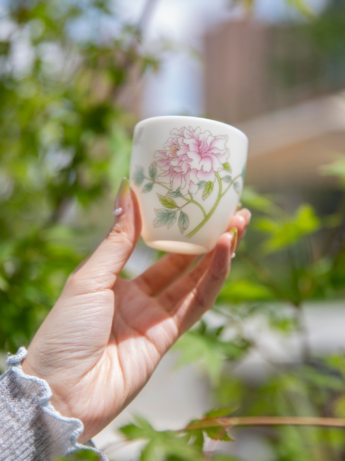 Aminaruaton's tweet photo. Just finished this hand-painted ceramic mug—cozy vibes, custom floral details, and it’s microwave-safe! Perfect for morning tea breaks  #HandmadeWithLove https://t.co/TjqzuIR8xh