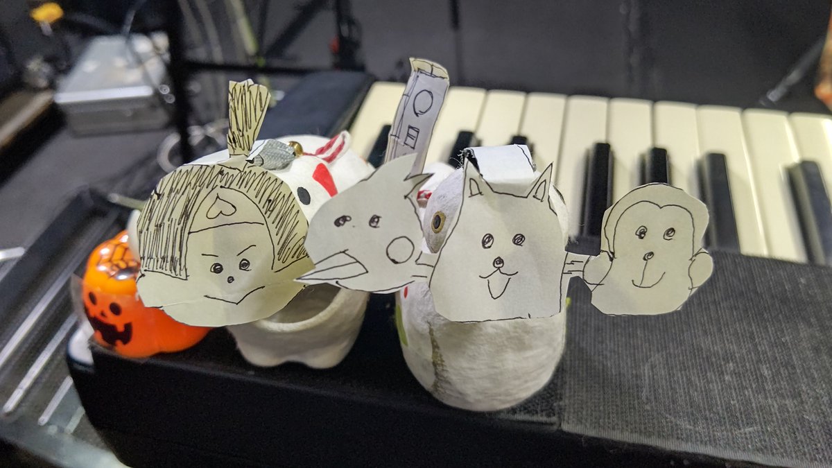 cadueki's tweet photo. facetoaceツアー2026
岡山クレイジーママ2ndルームさんでした！
本日も物販購入と募金とありがとうございました！
めっちゃめっちゃ盛り上がりましたね！
実写版の不知火リュウジさんはどうでしたか？
来年には映画にしましょうね！
ゲットしたボールはSNSにどんどんアップしてくださいね！ https://t.co/6XmGrzTsIp