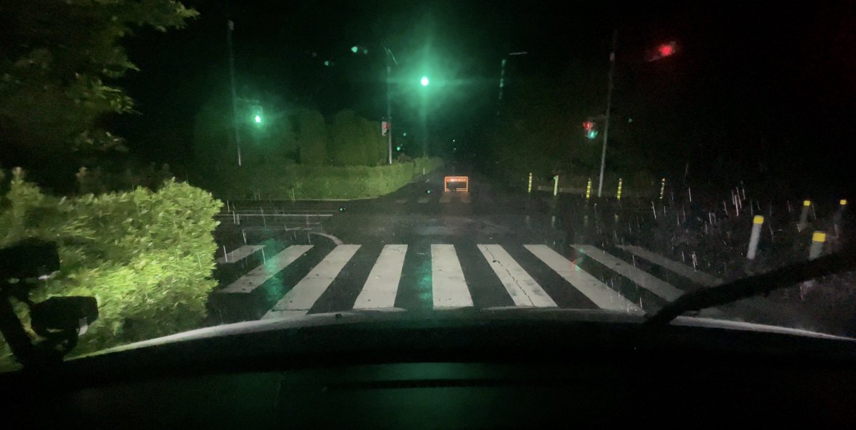 ReClass_No4's tweet photo. 茂原市粟生野
前回の豪雨でも通行止めになった場所が通行止めになりました。
県道138号線。八角運送さんの車庫前も以前同様冠水しています。 https://t.co/ccPDm7qpJe