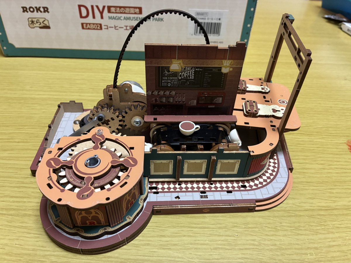 krkrmaster1028's tweet photo. 久しぶりのモノづくり☺️
まだ途中ですが、なかなか複雑な機構が木で構成されていますね。
総部品数593個らしい。 https://t.co/cqI9mJKYpg