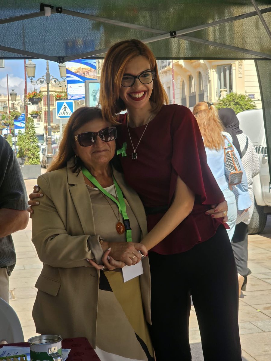 DelegGobMl's tweet photo. 🔴 La Delegada del Gobierno, @sabrinamohh, ha asistido este mediodía a la lectura del manifiesto que la Asociación de Familiares de Enfermos de Alzheimer (AFAL) de Melilla ha leído, con motivo del la conmemoración del Día Mundial del Alzhéimer, en la calle General Chácel. https://t.co/TNNEFd5Fcn