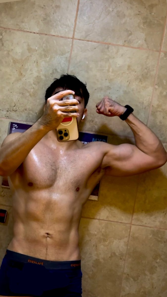 titobabis's tweet photo. Biceptember entry https://t.co/8kAIj8aHUZ