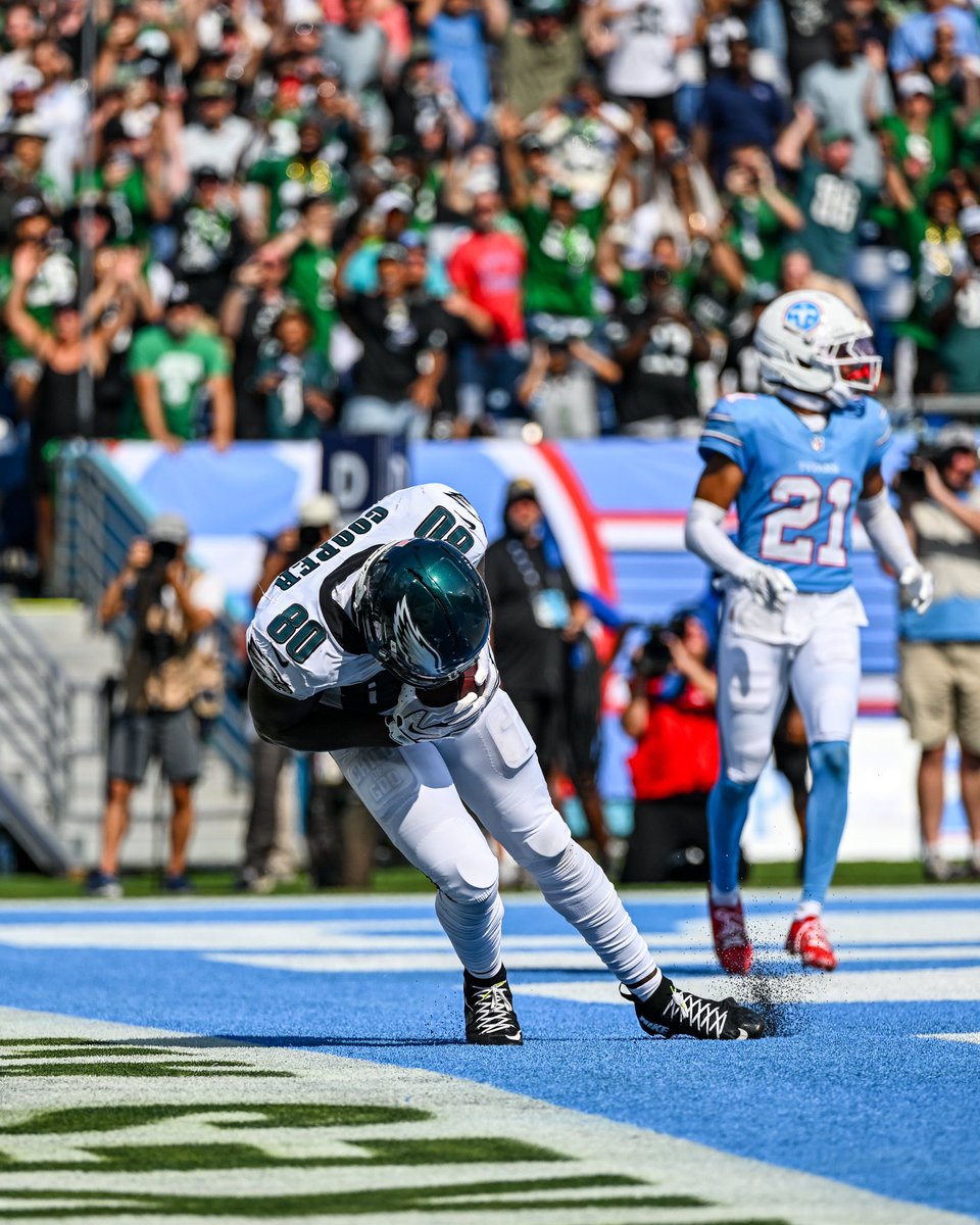DillyPhilly215's tweet photo. Your first NFL touchdown coming with the game on the line and sealing the win for your team… that’s something you’ll never forget. Darius Cooper picked the perfect time for his first one🦅 #FlyEaglesFly https://t.co/8cpKVKnwV9