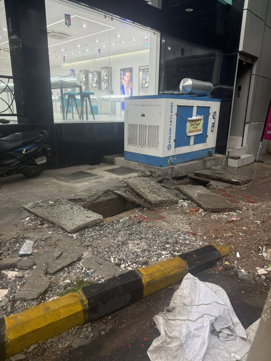 Madhuricsa's tweet photo. Pavements dug up every few days and causing inconvenience to pedestrians. Absolute nightmare to walk on Malleswaram roads /pavements. Location: margosa road, Malleswaram 17th cross. @krishnabgowda @GBA_office @GBAChiefComm https://t.co/UNNQxvCNfF
