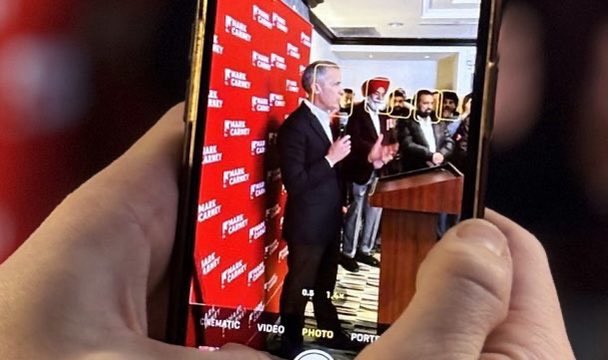 mindingottawa's tweet photo. .@MarkJCarney says feds will press ahead with internet controls. Latest bill, the 3rd in 5 yrs, would regulate political speech in the name of "social stability." 
https://t.co/M7KgAfO1zK  #cdnpoli @CdnHeritage https://t.co/iZHoK1vfQV