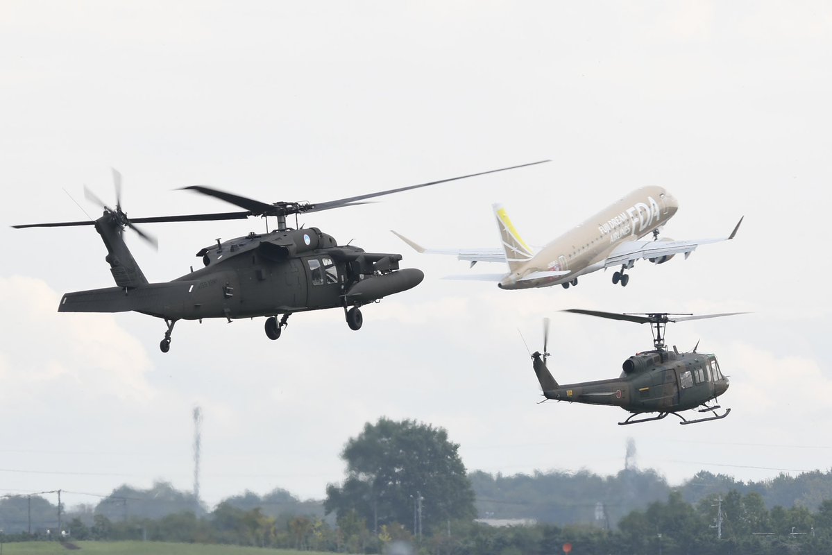 fukami_exe's tweet photo. FDA&amp;UH60L&amp;UH1J
丘珠ならではのなかなか面白い絡みが撮れました！初の丘珠でしたがしっかり堪能してきましたまた行きたいです！ https://t.co/IDENk6fJbZ