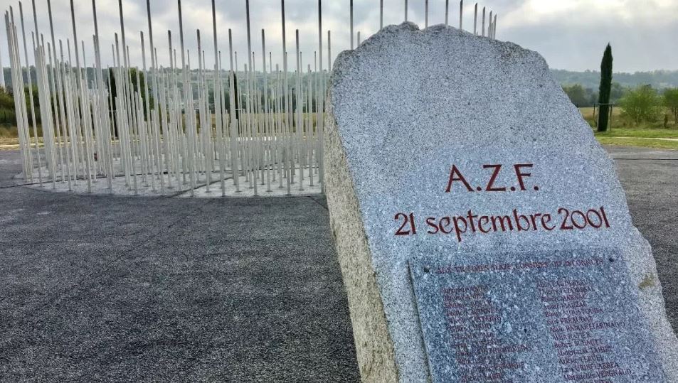 TOULOUSAINS2P's tweet photo. ... 25 ans #AZF #Toulouse https://t.co/1uvqX7GRSF