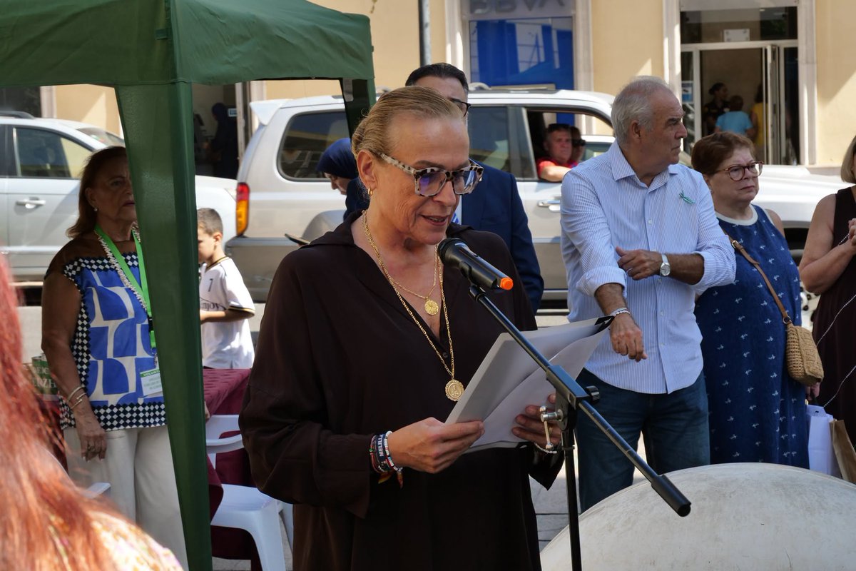DelegGobMl's tweet photo. 🔴 La Delegada del Gobierno, @sabrinamohh, ha asistido este mediodía a la lectura del manifiesto que la Asociación de Familiares de Enfermos de Alzheimer (AFAL) de Melilla ha leído, con motivo del la conmemoración del Día Mundial del Alzhéimer, en la calle General Chácel. https://t.co/TNNEFd5Fcn