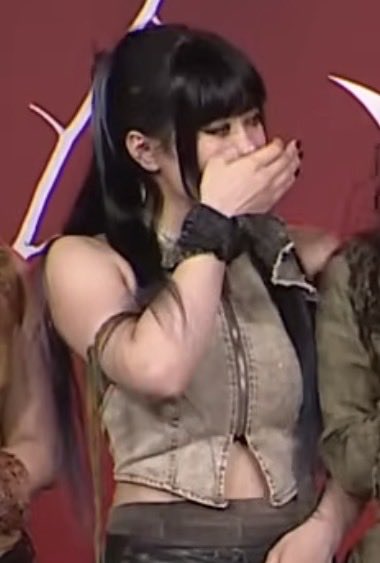 TO_ringoHONEYs's tweet photo. デビュー生配信の時もそうやったけど、ナオコってのはジスのことになると涙腺がゆるゆるになっちゃうんよね。
同じ宿舎で共に戦ってきた特別な絆があるんかな。お互いの苦労を知ってるからこそ夢が叶ったのが嬉しくて泣いちゃう、本当に心の優しい子。 https://t.co/PO8wp8XbS9
