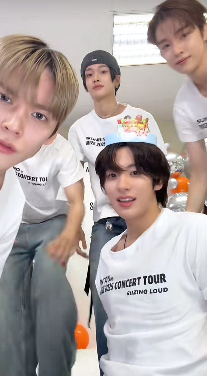 piproys_'s tweet photo. น้องข้าวเล่นฝากลูกหน่อยนะคะมา 3 ปีแล้ว55555

2024                   2025                2026 https://t.co/yipvdun145
