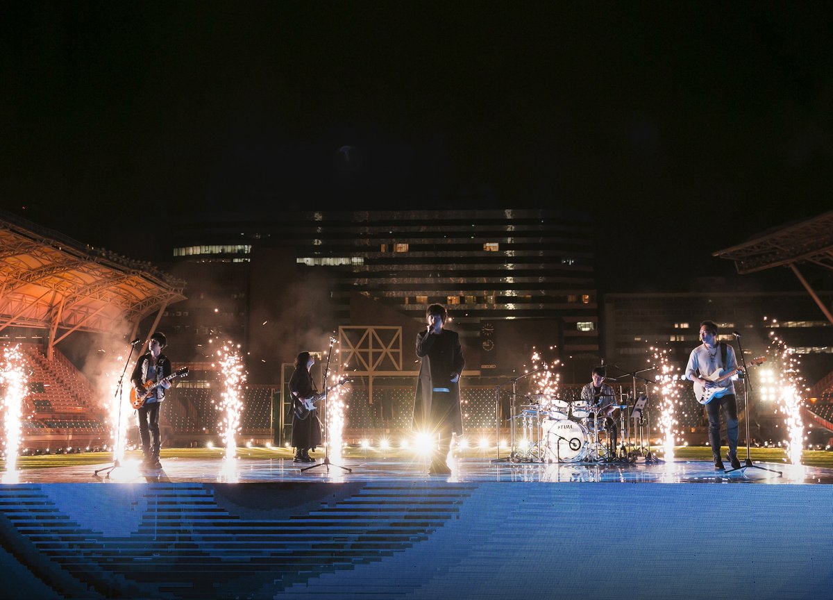AudriaInacj03's tweet photo. Una sesión de música indie bajo el cielo de la ciudad, notas cálidas que envuelven el alma. https://t.co/RMkausETKU