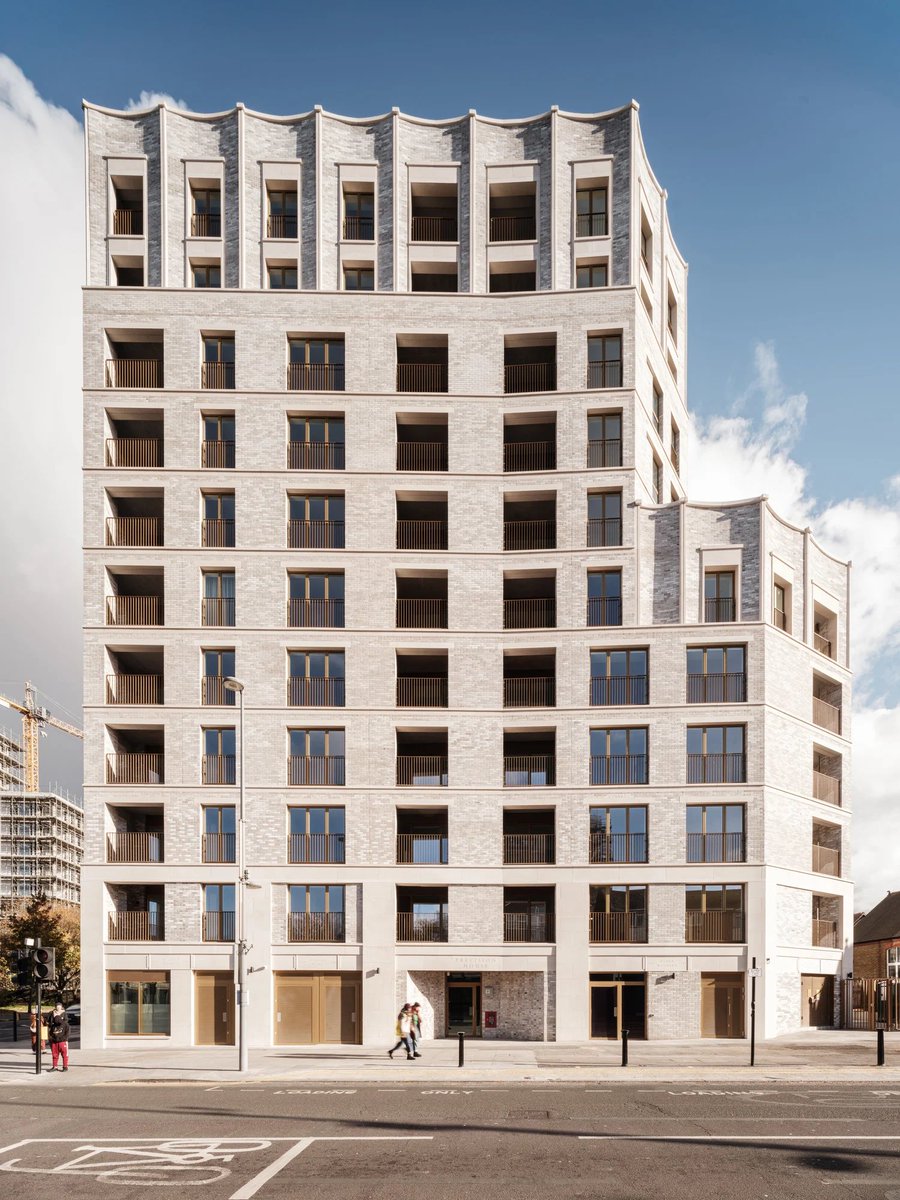 SustainableTall's tweet photo. I’m all for the current trend of scalloped light brick facades like this

67 affordable homes in London (29 for social rent and 38 for shared ownership)

By Haworth Tompkins Architects https://t.co/uYuLCzToPz