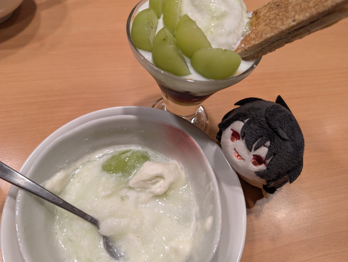 ikioirann's tweet photo. 帰宅まさかの今！めっちゃ高速間違えたり仮眠したりしてたらこんな時間💥
昨日はめぐさん雛さんとアコスタ❤️今日はあんスタ充🎉翠のファンサで文字通り吹っ飛んでたんこぶ作りました😇
画像はアコスタ後のアフターで写真も撮らずにがっついた私に呆れるりちゅと、めぐさんの綺麗なパフェを見るりちゅ🌹 https://t.co/mGiJGogu9T