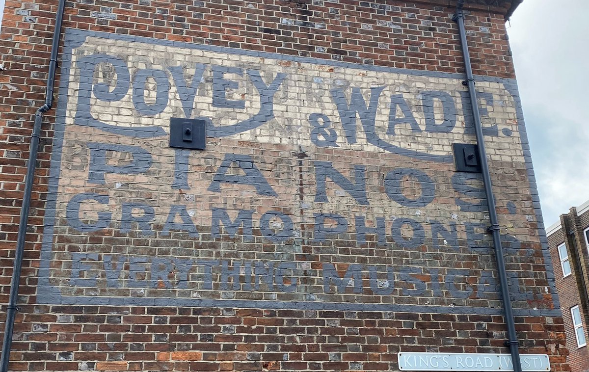 M0JEC's tweet photo. @DailyPicTheme2 2 #OldAdvertisements fading on walls in Newbury one cropped to #pano for @PanoPhotos
See if you can read much in the second one? https://t.co/9Eqkfjws2y